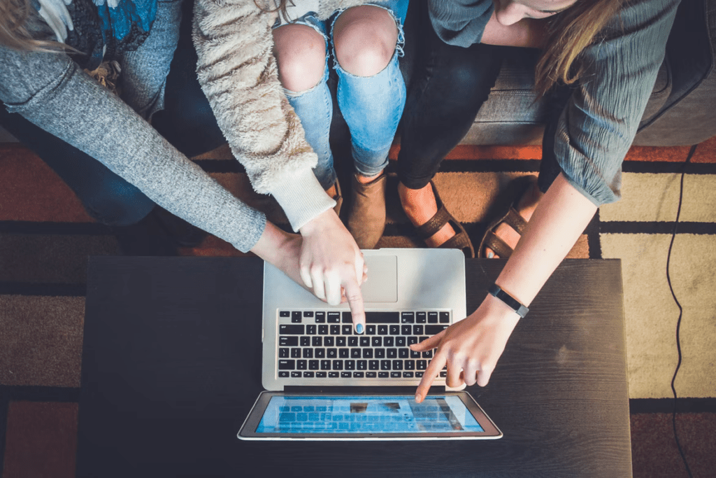 People point at resources on a computer screen